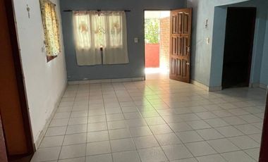 En alguiler amplia casa