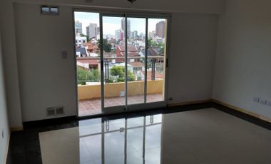 VENTA DEPARTAMENTO 2 AMBIENTES  AMPLIO CON VESTIDOR Y COCHERA CUBIERTA WILDE
