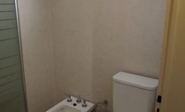 VENTA DEPARTAMENTO 2 AMBIENTES  AMPLIO CON VESTIDOR Y COCHERA CUBIERTA WILDE