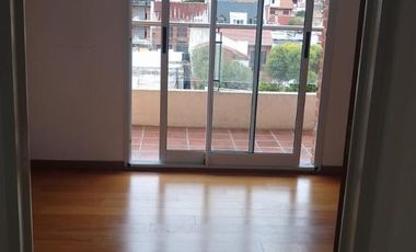 VENTA DEPARTAMENTO 2 AMBIENTES  AMPLIO CON VESTIDOR Y COCHERA CUBIERTA WILDE