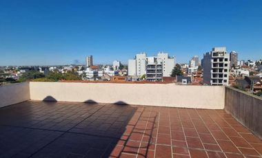 VENTA DEPARTAMENTO 2 AMBIENTES  AMPLIO CON VESTIDOR Y COCHERA CUBIERTA WILDE