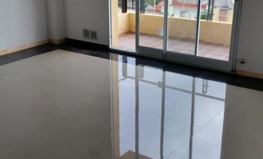 VENTA DEPARTAMENTO 2 AMBIENTES  AMPLIO CON VESTIDOR Y COCHERA CUBIERTA WILDE