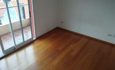 VENTA DEPARTAMENTO 2 AMBIENTES  AMPLIO CON VESTIDOR Y COCHERA CUBIERTA WILDE