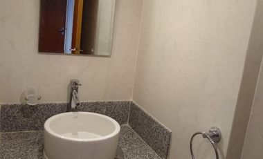 VENTA DEPARTAMENTO 2 AMBIENTES  AMPLIO CON VESTIDOR Y COCHERA CUBIERTA WILDE