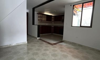 Casa y apartaestudio Castilla Medellín