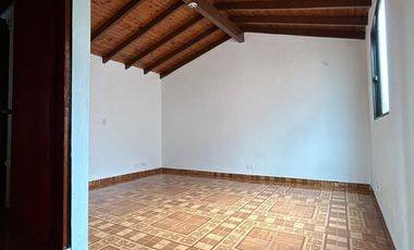 Casa y apartaestudio Castilla Medellín