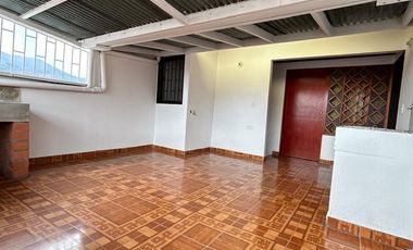 Casa y apartaestudio Castilla Medellín