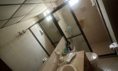 Casa lote, dos pisos atrás del éxito de laureles