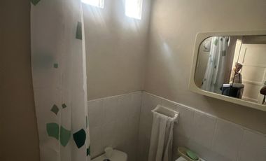 Casa lote, dos pisos atrás del éxito de laureles