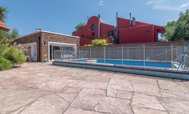 Casa 4 ambientes   quincho en Pinos De Anchorena