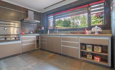 Casa 4 ambientes   quincho en Pinos De Anchorena