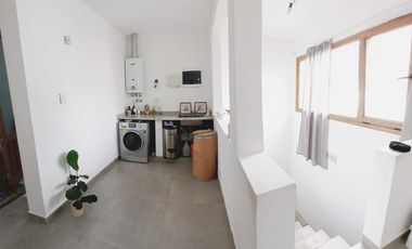 Casa  en alquiler - 5 ambientes con cochera - Quilmes Oeste, inmejorable ubicacion.!!