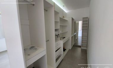 Casa  en alquiler - 5 ambientes con cochera - Quilmes Oeste, inmejorable ubicacion.!!