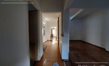Casa  en alquiler - 5 ambientes con cochera - Quilmes Oeste, inmejorable ubicacion.!!