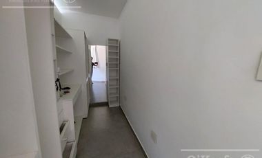 Casa  en alquiler - 5 ambientes con cochera - Quilmes Oeste, inmejorable ubicacion.!!