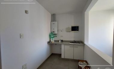 Casa  en alquiler - 5 ambientes con cochera - Quilmes Oeste, inmejorable ubicacion.!!