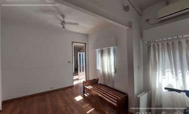 Casa  en alquiler - 5 ambientes con cochera - Quilmes Oeste, inmejorable ubicacion.!!