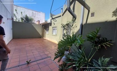Casa  en alquiler - 5 ambientes con cochera - Quilmes Oeste, inmejorable ubicacion.!!