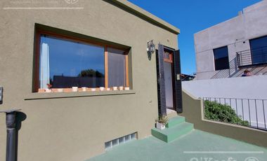 Casa  en alquiler - 5 ambientes con cochera - Quilmes Oeste, inmejorable ubicacion.!!