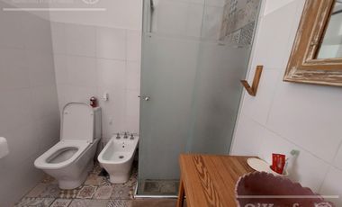 Casa  en alquiler - 5 ambientes con cochera - Quilmes Oeste, inmejorable ubicacion.!!