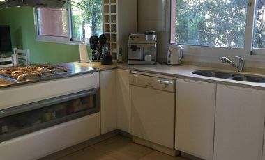 Casa en Venta con vista a la laguna en el Barrio Los Castores 1, Nordelta.-