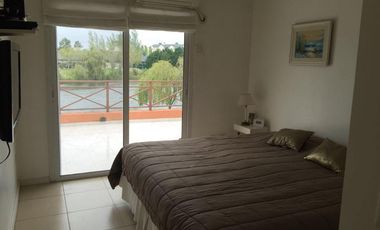 Casa en Venta con vista a la laguna en el Barrio Los Castores 1, Nordelta.-