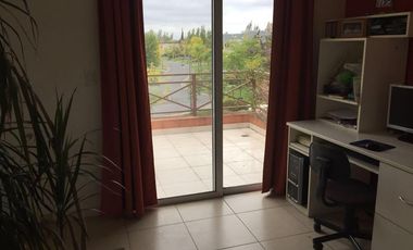 Casa en Venta con vista a la laguna en el Barrio Los Castores 1, Nordelta.-