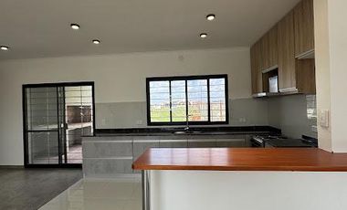 Casa en venta 3 dormitorios en Ibarlucea