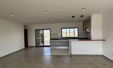 Casa en venta 3 dormitorios en Ibarlucea