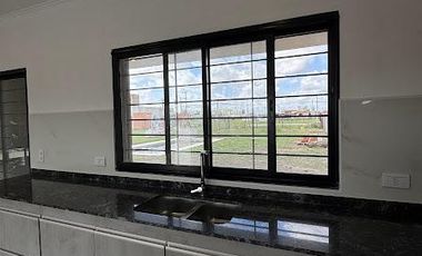 Casa en venta 3 dormitorios en Ibarlucea