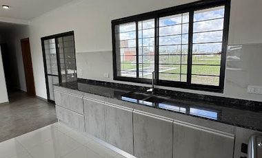 Casa en venta 3 dormitorios en Ibarlucea