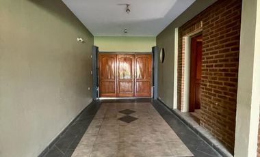 Casa en alquiler, Lujan, sobre calle ituzaingo al 859