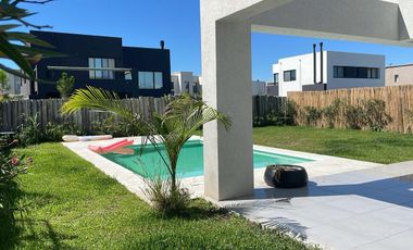 Casa en Alquiler en el Barrio Vila Marina II, Villanueva, Tigre.
