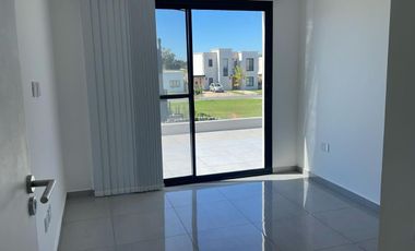 Casa en Alquiler en el Barrio Vila Marina II, Villanueva, Tigre.