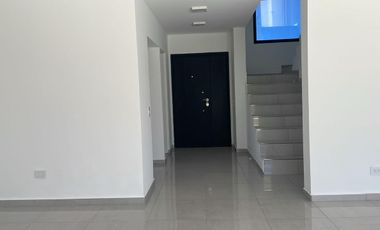 Casa en Alquiler en el Barrio Vila Marina II, Villanueva, Tigre.