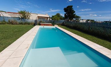 Casa con pileta en Santa Elena Pilar del Este