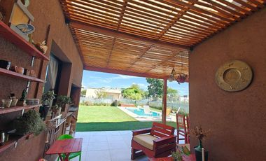Casa con pileta en Santa Elena Pilar del Este