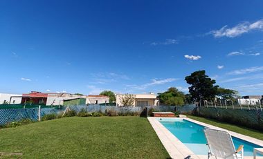 Casa con pileta en Santa Elena Pilar del Este