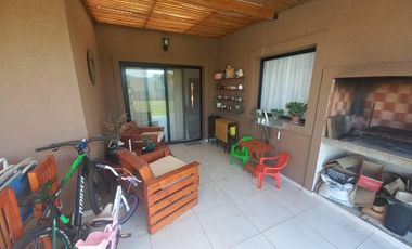 Casa con pileta en Santa Elena Pilar del Este