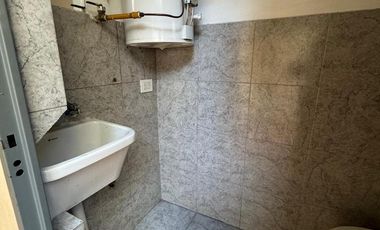 Buen Chalet/Duplex de 3 amb. en alquiler en Carapachay!!