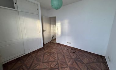 Buen Chalet/Duplex de 3 amb. en alquiler en Carapachay!!