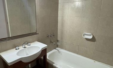 Buen Chalet/Duplex de 3 amb. en alquiler en Carapachay!!