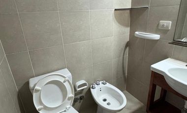Buen Chalet/Duplex de 3 amb. en alquiler en Carapachay!!