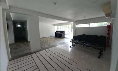 En arriendo casa comercial en avenida principal