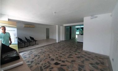 En arriendo casa comercial en avenida principal