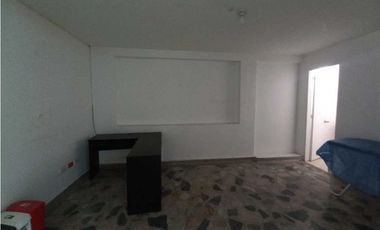 En arriendo casa comercial en avenida principal