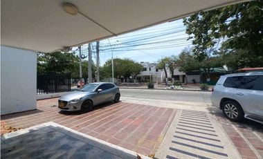 En arriendo casa comercial en avenida principal