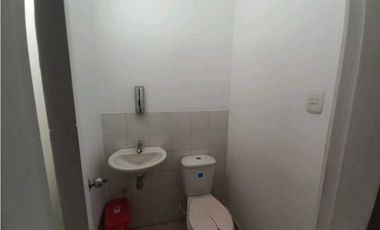 En arriendo casa comercial en avenida principal