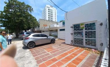 En arriendo casa comercial en avenida principal