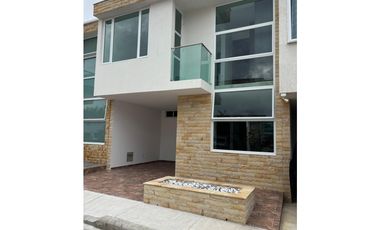 Se vende hermosa casa sector maiz amarillo